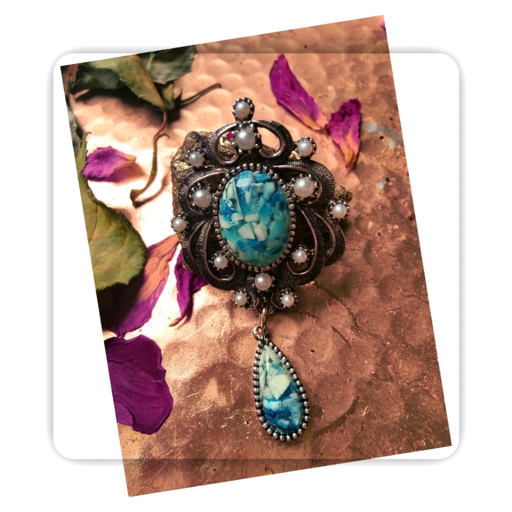 Sarah Coventry Book piece brooch